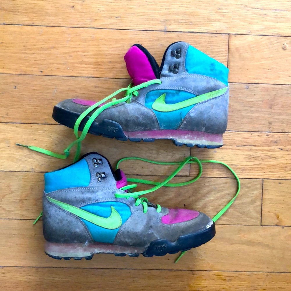 ‘90s Nike hiking boots women’s